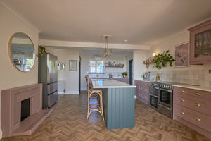 Kitchen Breakfast Room- click for photo gallery